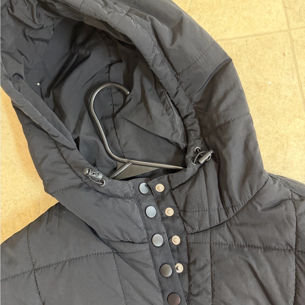 Black Quilted Packable Puffer Pullover Jacket -Me… - image 3